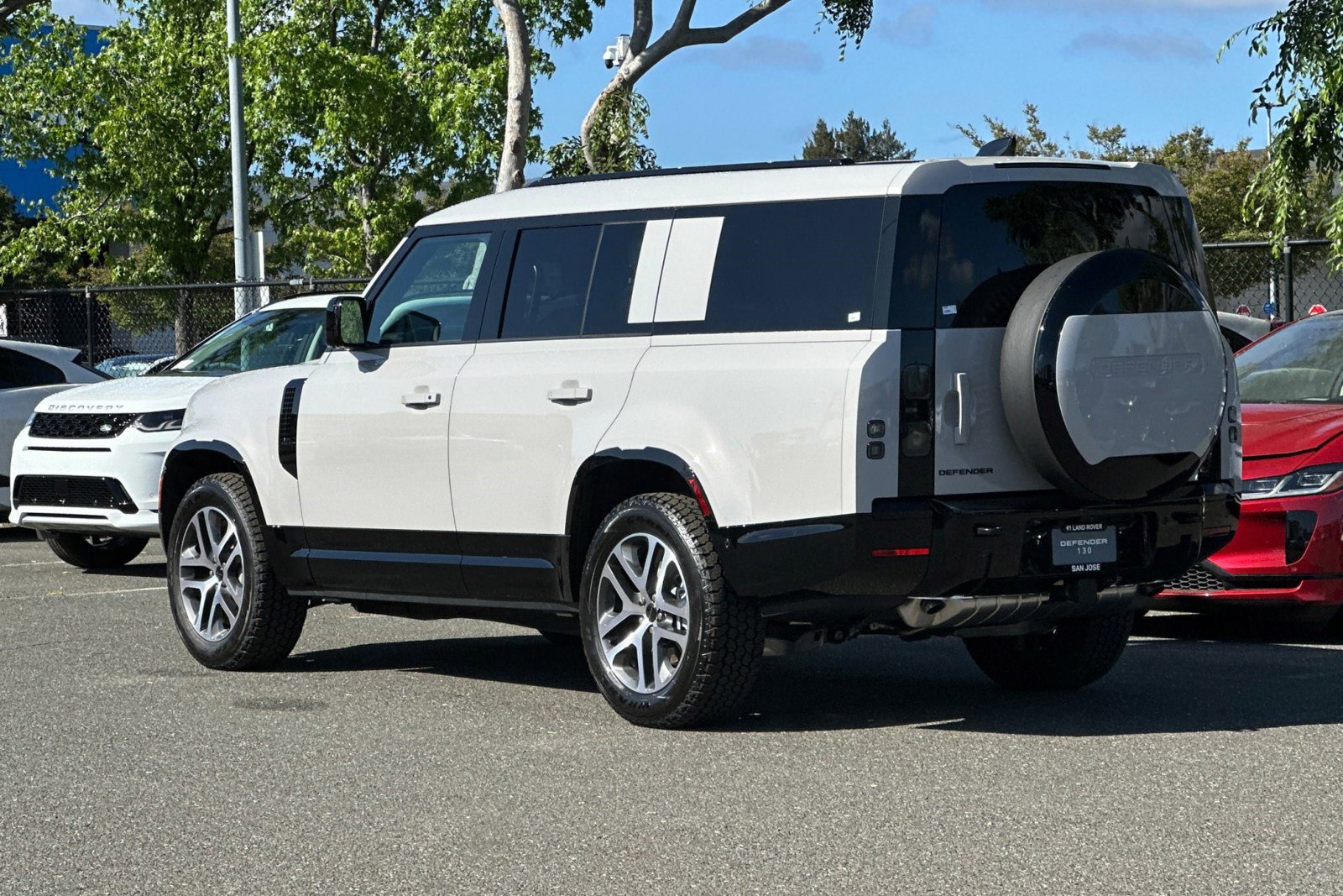 New 2026 Land Rover Defender 130 X-Dynamic SE image 4