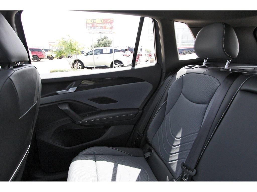 Used 2025 Volkswagen Tiguan SE R-Line AWD/4WD image 10