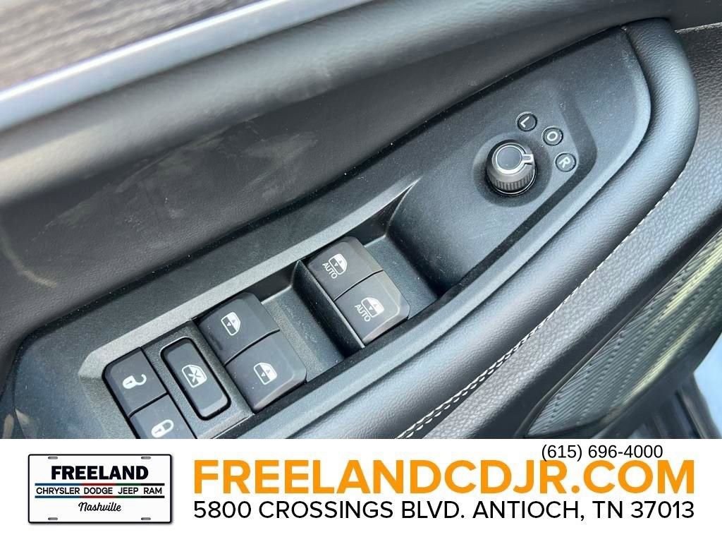 New 2025 Jeep Grand Cherokee Limited w/ Luxury Tech Group II image 16