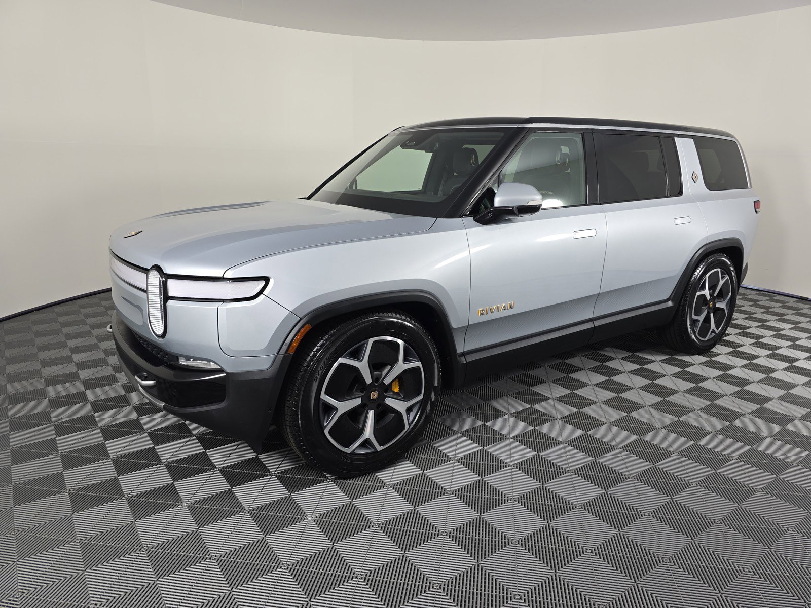 Used 2024 Rivian R1S Adventure AWD/4WD image 1