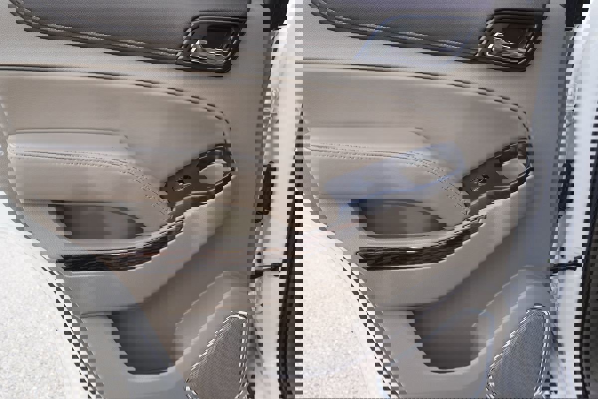 Used 2017 GMC Yukon SLT w/ Open Road Package image 19