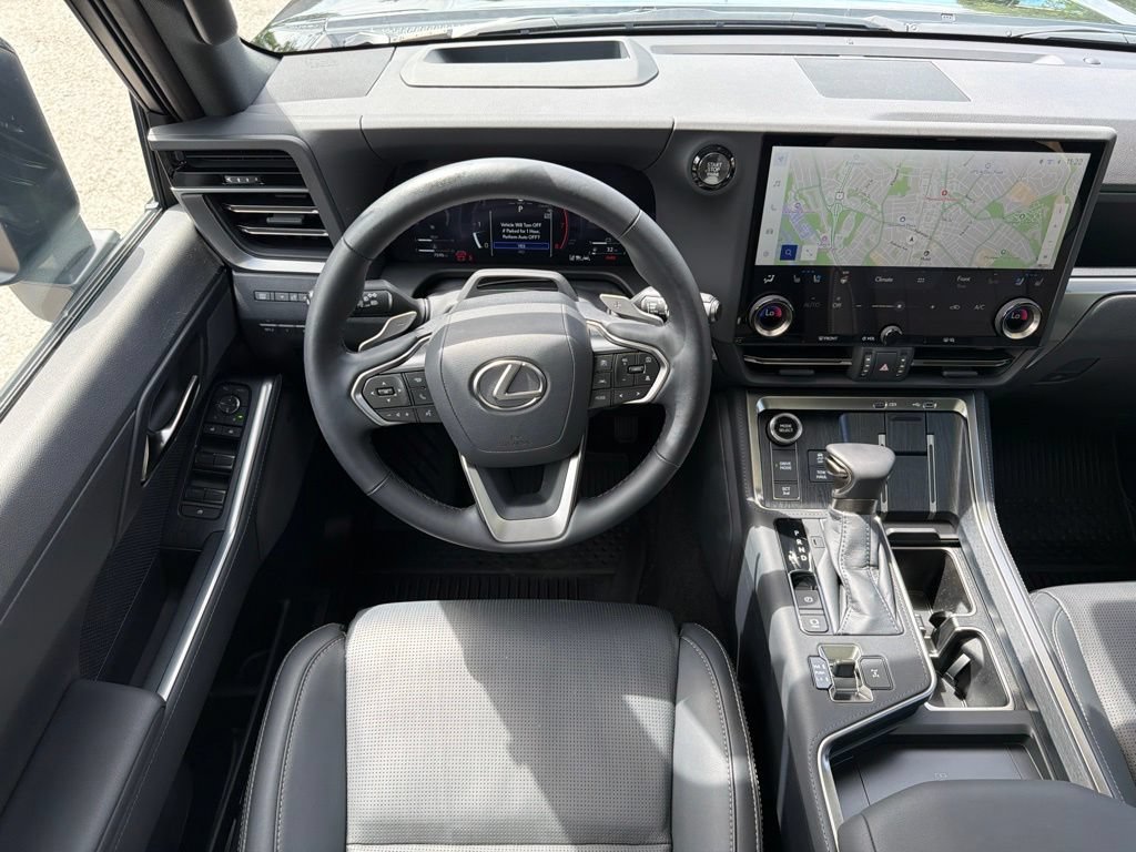 Used 2025 Lexus GX 550 w/ Accessory Package (2T) AWD/4WD image 27