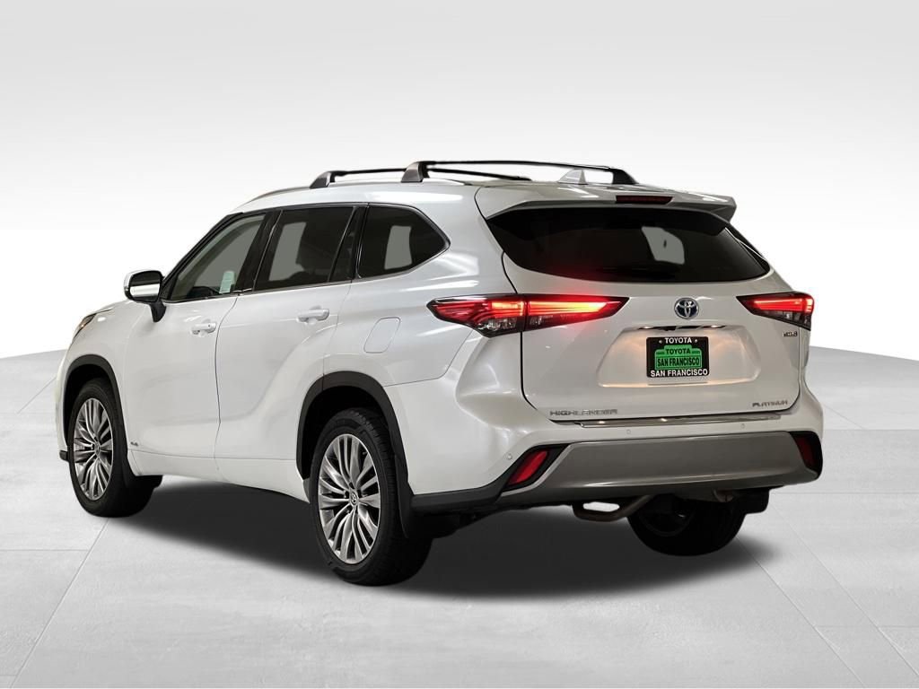 Used 2022 Toyota Highlander Platinum image 3