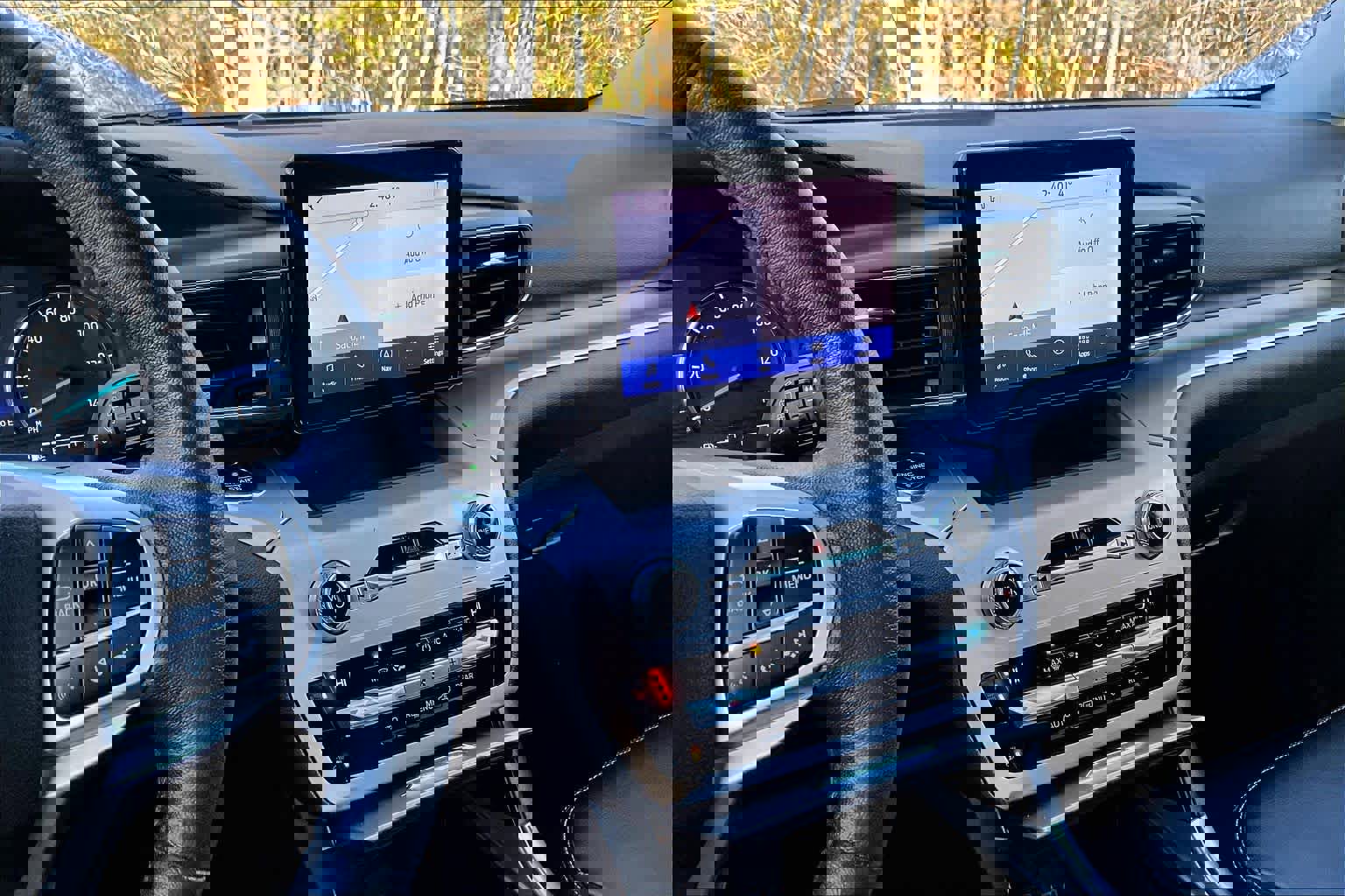 Used 2021 Ford Explorer XLT w/ Equipment Group 202A image 7