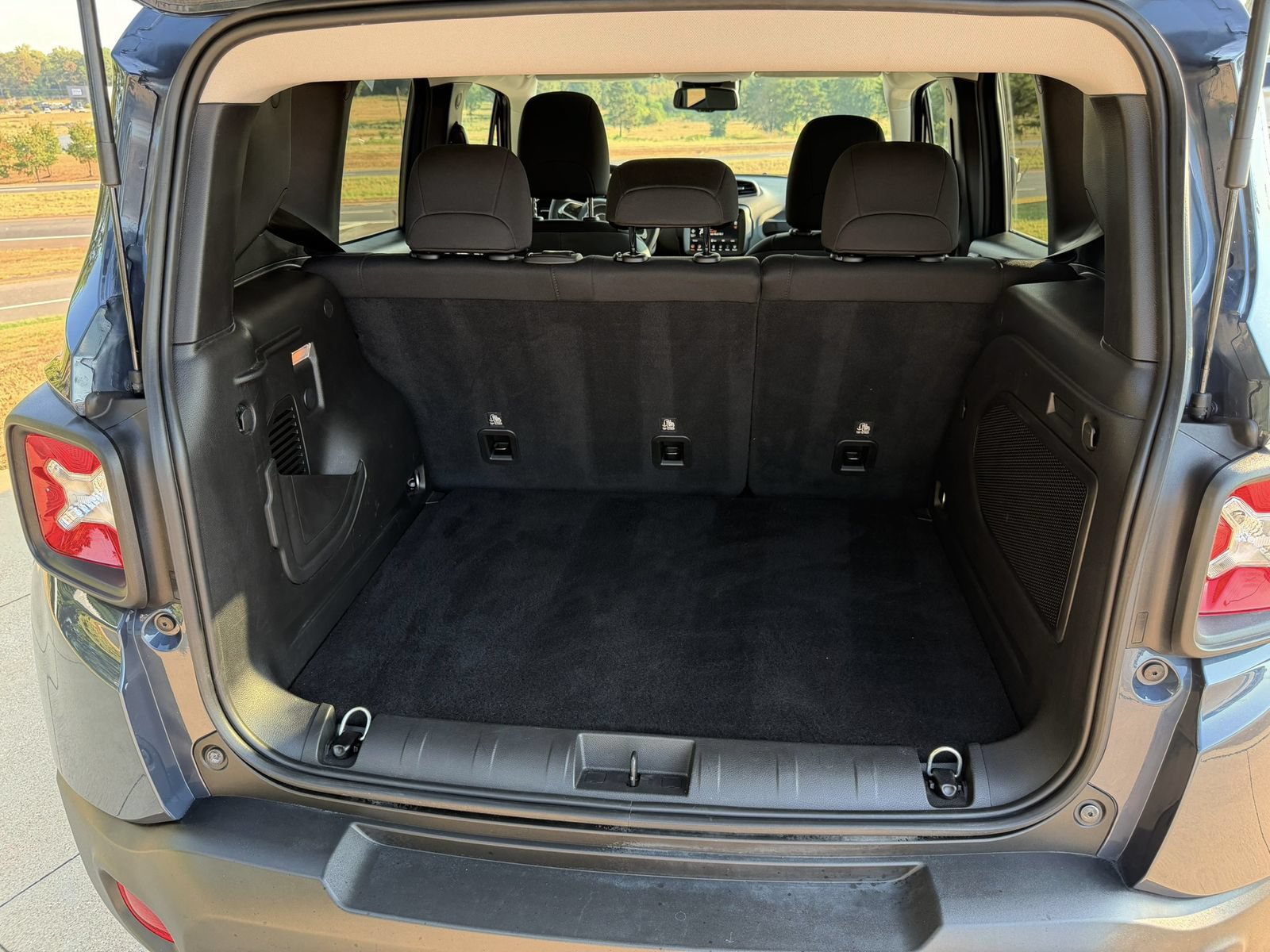 Used 2023 Jeep Renegade Altitude w/ Sun/Sound Group AWD/4WD image 29