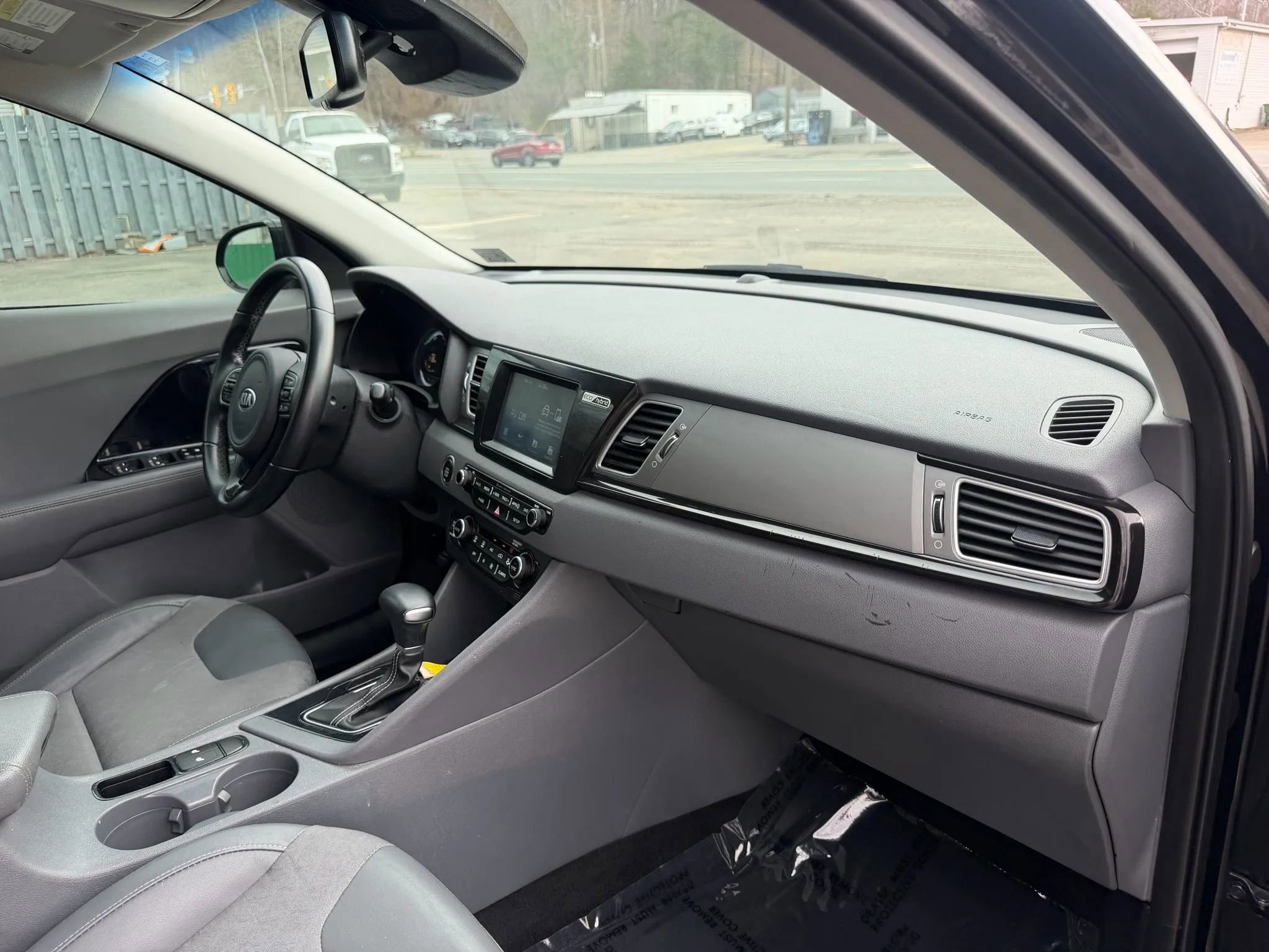 Used 2019 Kia Niro EX image 18