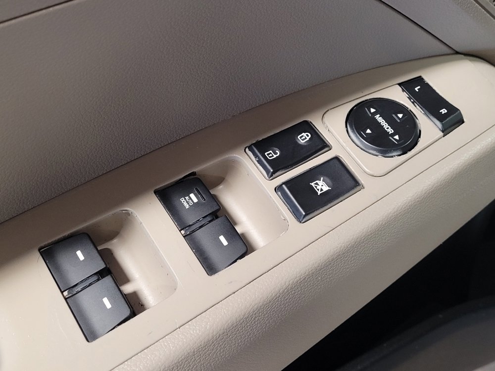 Used 2017 Hyundai Elantra SE image 27