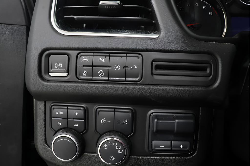 Used 2021 Chevrolet Suburban Z71 w/ Luxury Package image 18