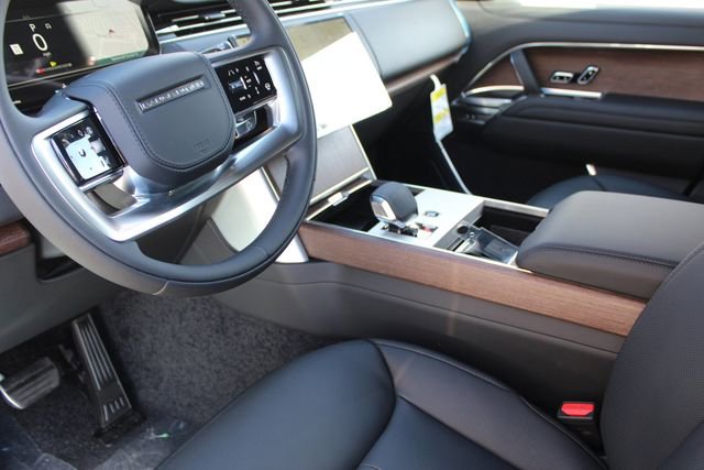 Used 2025 Land Rover Range Rover SE image 11