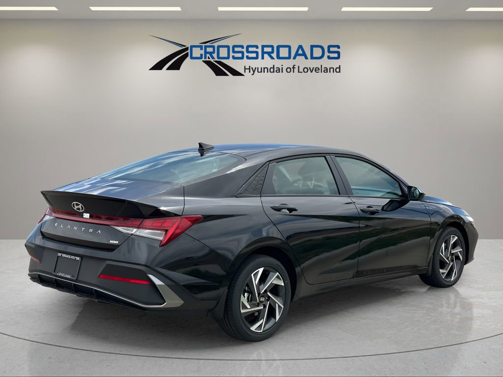 New 2025 Hyundai Elantra SEL image 4