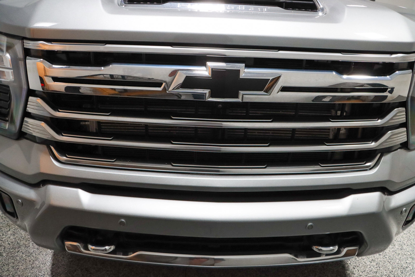 Used 2024 Chevrolet Silverado 3500 High Country w/ High Country Premium Package AWD/4WD image 4