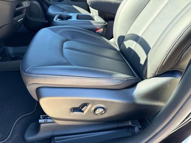 New 2026 Chrysler Pacifica Select image 12
