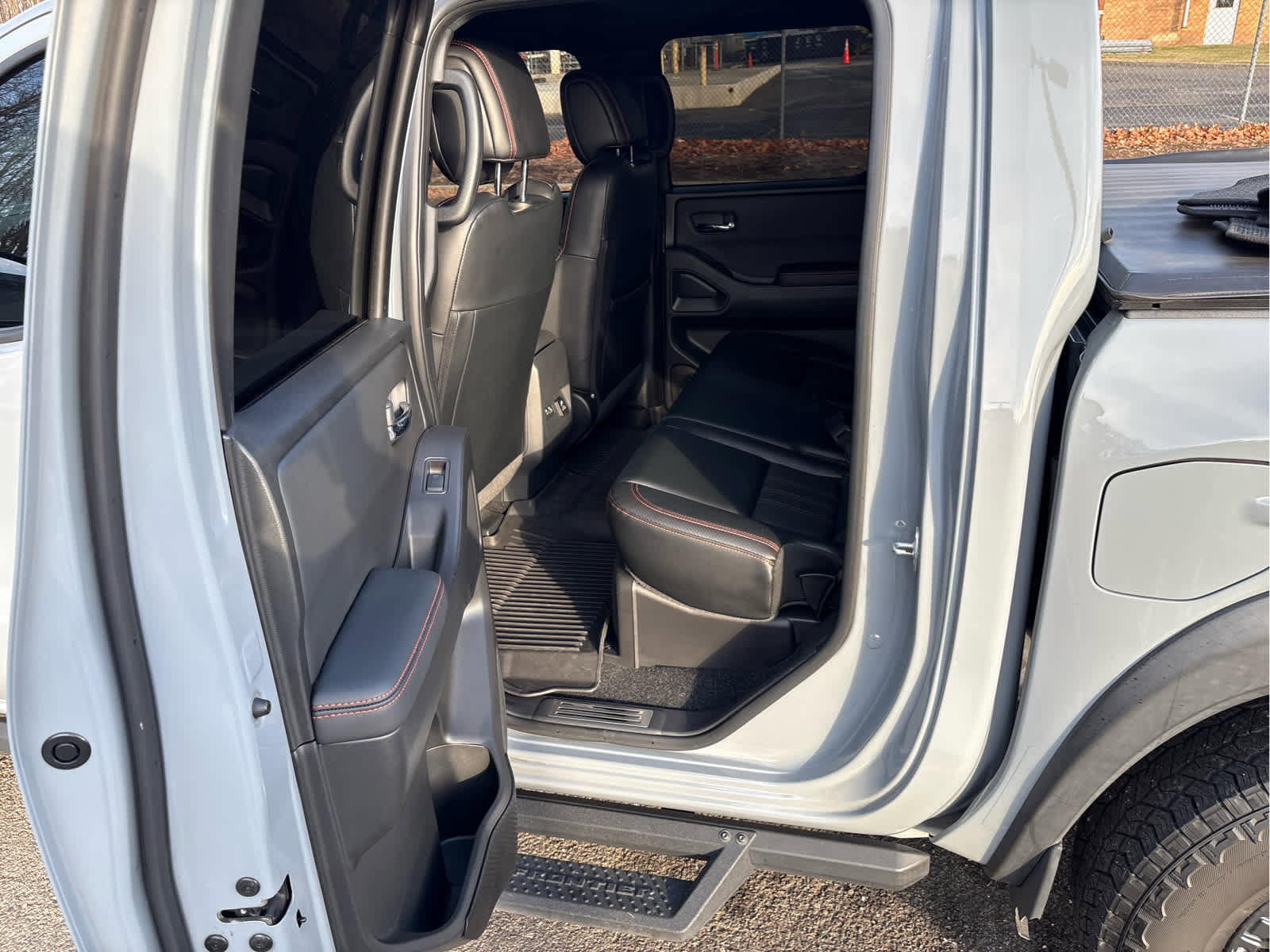 Used 2023 Nissan Frontier PRO-4X w/ Pro-4X Premium Package image 9