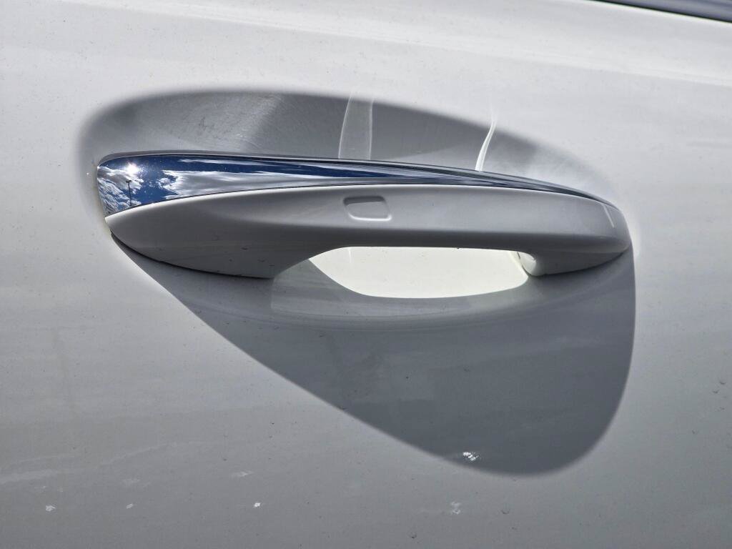 Used 2025 Mercedes-Benz GLB 250 4MATIC image 28