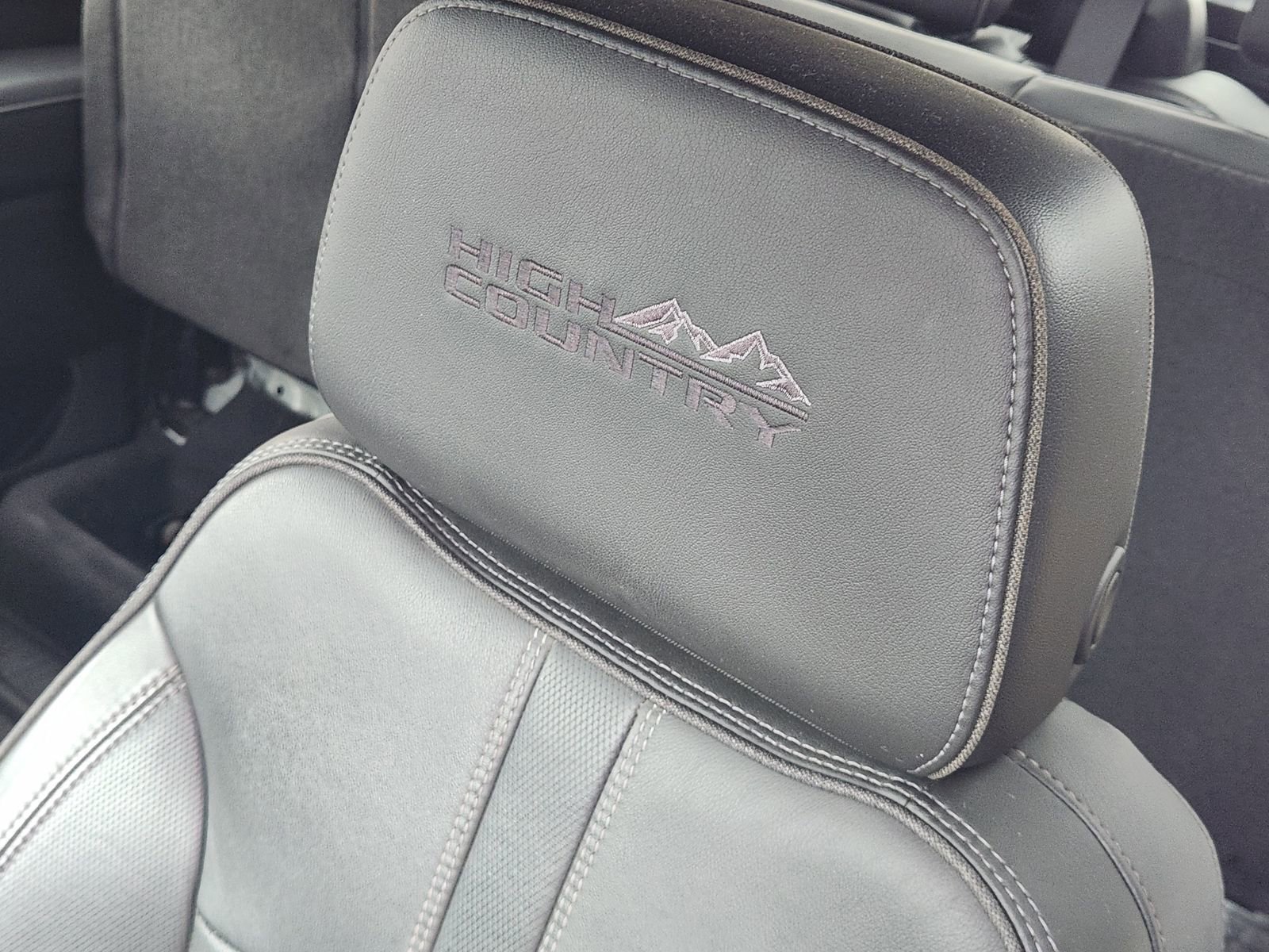 Used 2022 Chevrolet Silverado 2500 High Country w/ Z71 Off-Road Package image 10