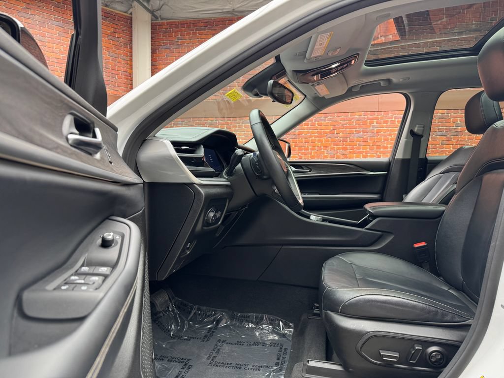Used 2022 Jeep Grand Cherokee L Limited AWD/4WD image 22