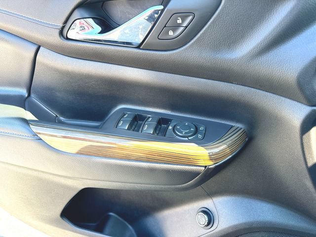 Used 2022 GMC Acadia SLE w/ Driver Convenience Package FWD image 24