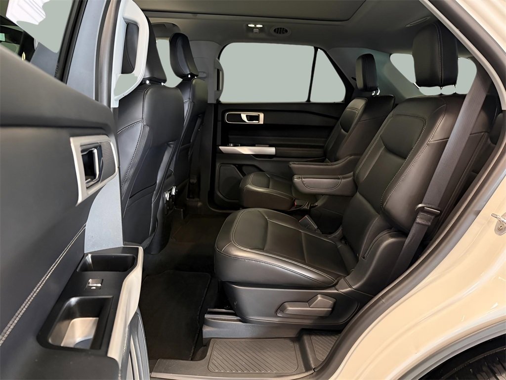 Used 2022 Ford Explorer XLT image 32