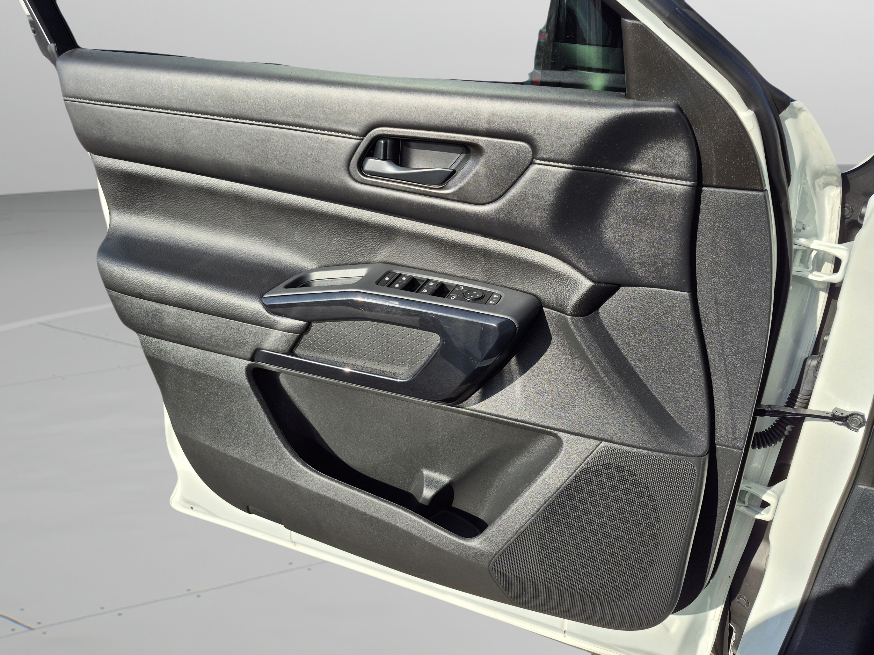 Certified 2025 Nissan Pathfinder S FWD image 26