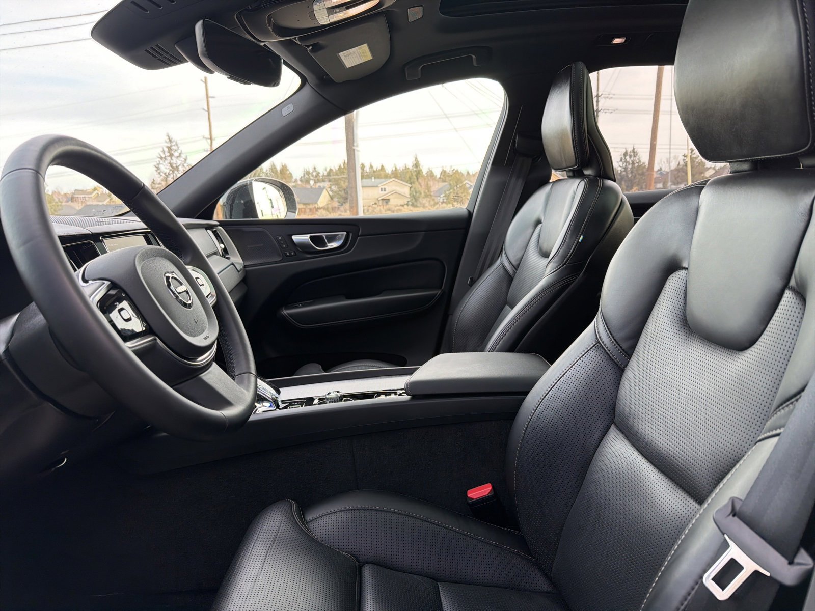 Used 2024 Volvo XC60 B5 Ultimate w/ Protection Package Premier image 12