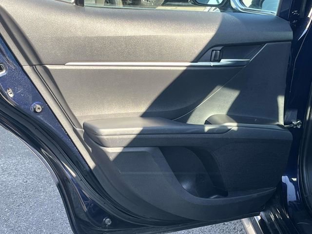 Used 2022 Toyota Camry SE image 16