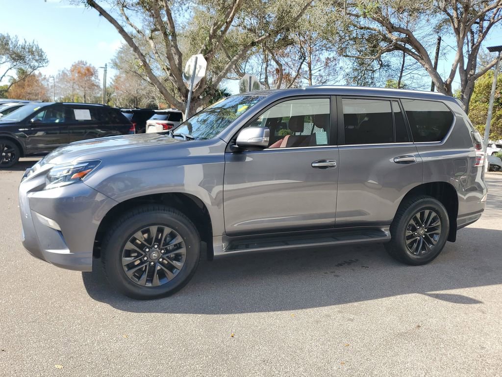 Used 2023 Lexus GX 460 Premium w/ Premium Package image 2