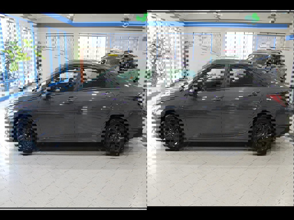 Used 2023 Hyundai Elantra SEL image 8