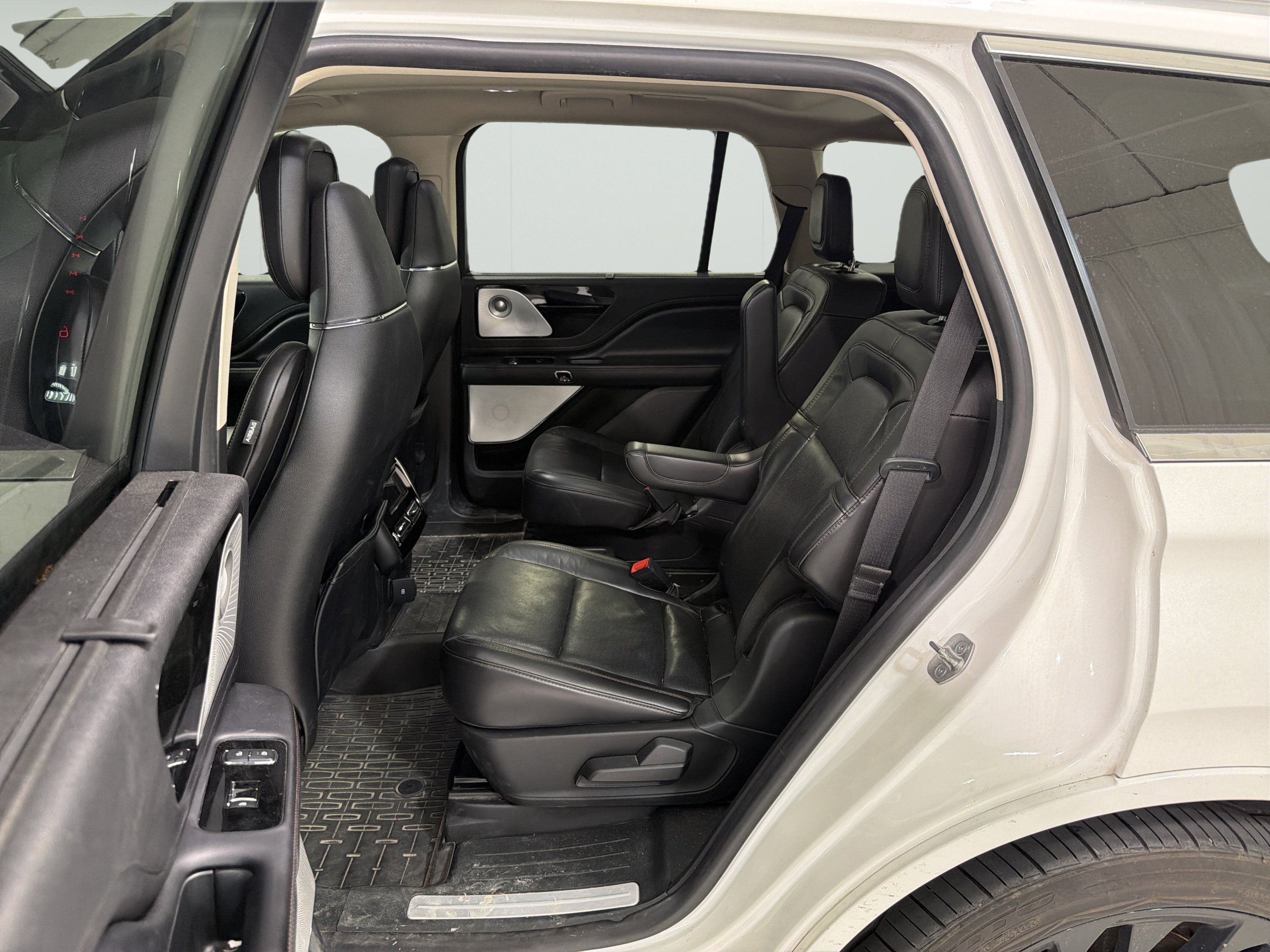 Used 2021 Lincoln Aviator Reserve w/ Equipment Group 210A AWD/4WD image 11