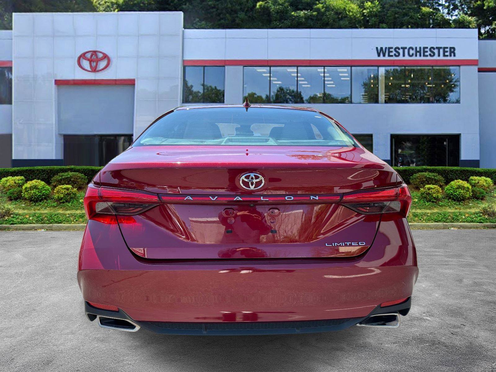 Used 2019 Toyota Avalon Limited w/ All Weather Liner Package FWD image 5