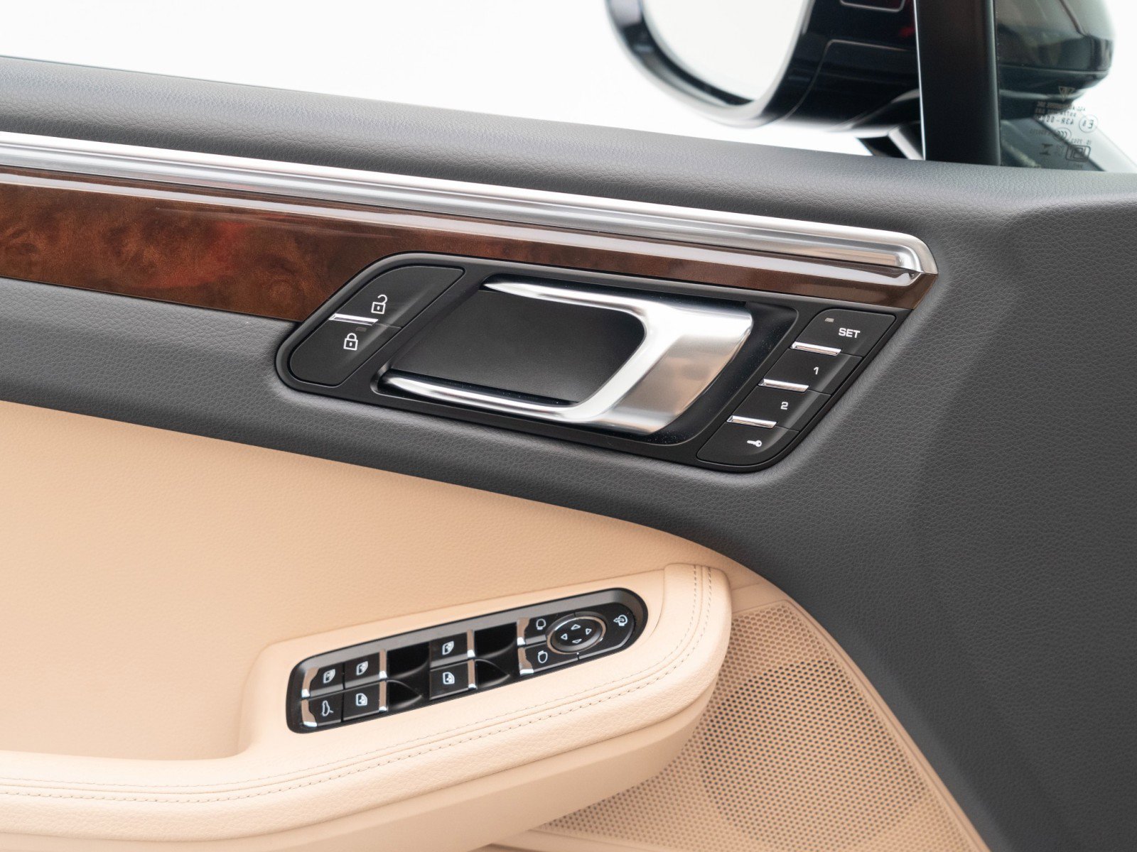 Certified 2025 Porsche Macan image 22