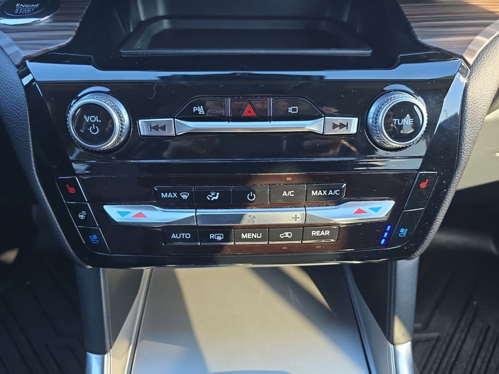 Used 2023 Ford Explorer Limited w/ Equipment Group 301A image 20
