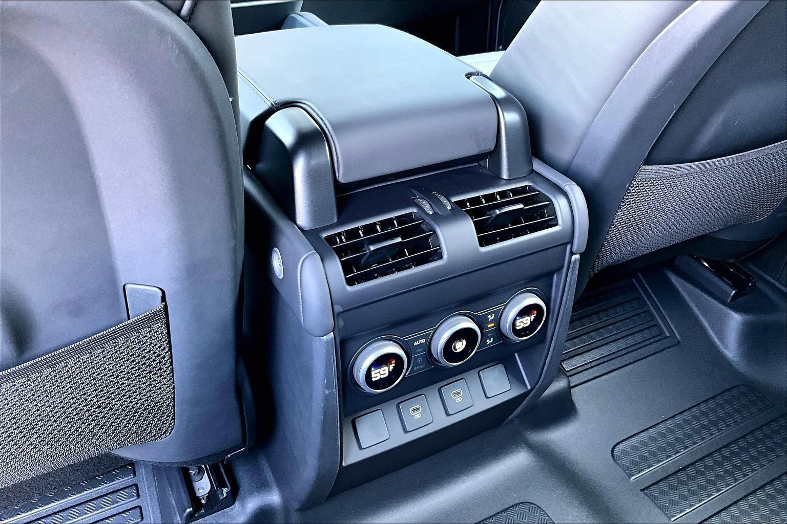 Certified 2025 Land Rover Defender 110 S AWD/4WD image 33