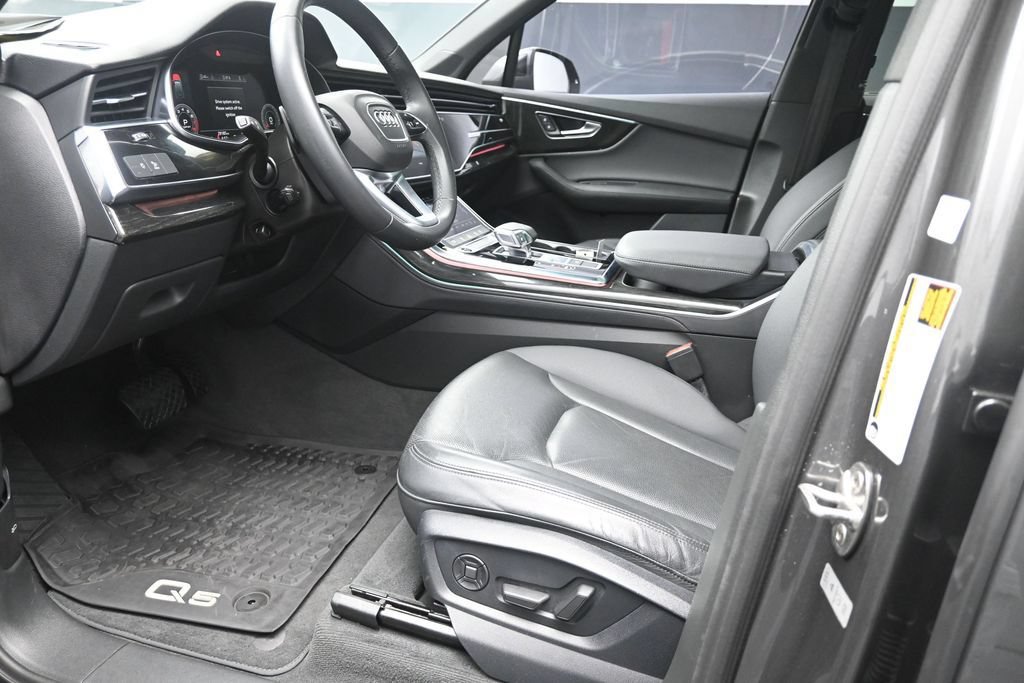 Used 2022 Audi Q7 3.0T Premium Plus w/ Premium Plus Package AWD/4WD image 17