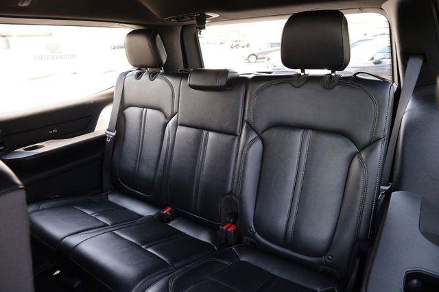Used 2024 Jeep Wagoneer Series II w/ Flexible Seating Group AWD/4WD image 11