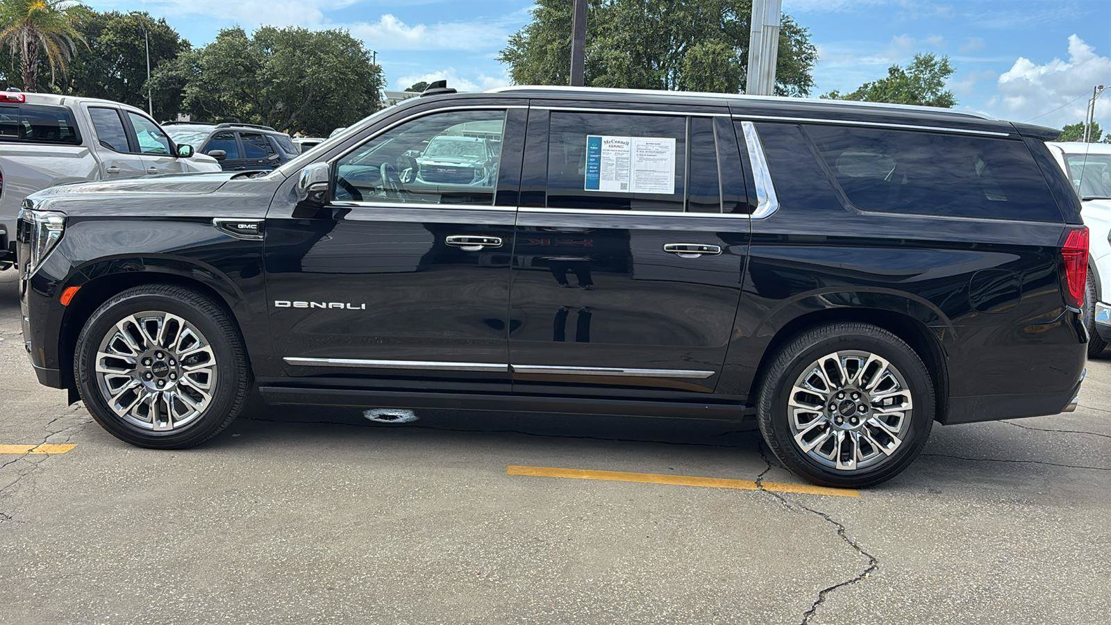 Certified 2023 GMC Yukon XL Denali Ultimate w/ LPO, Floor Liner Package AWD/4WD image 4