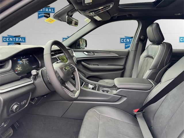 New 2025 Jeep Grand Cherokee Laredo image 9