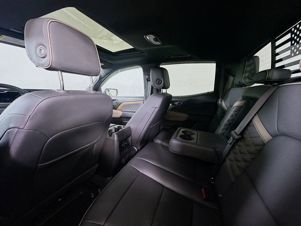 Used 2024 GMC Canyon Denali image 13