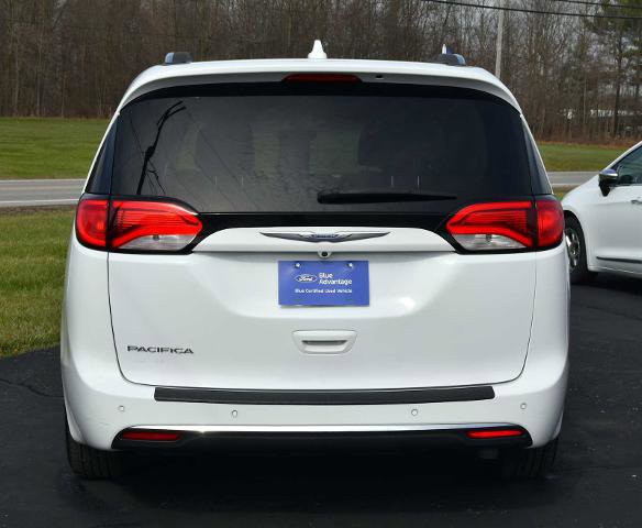 Used 2018 Chrysler Pacifica Touring-L Plus w/ Tire & Wheel Group image 4