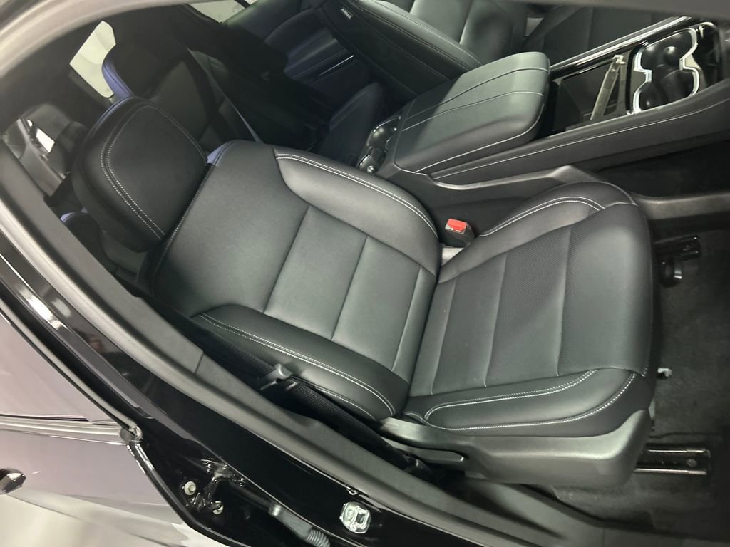 Used 2025 Chevrolet Traverse LT w/ Driver Confidence Package image 26