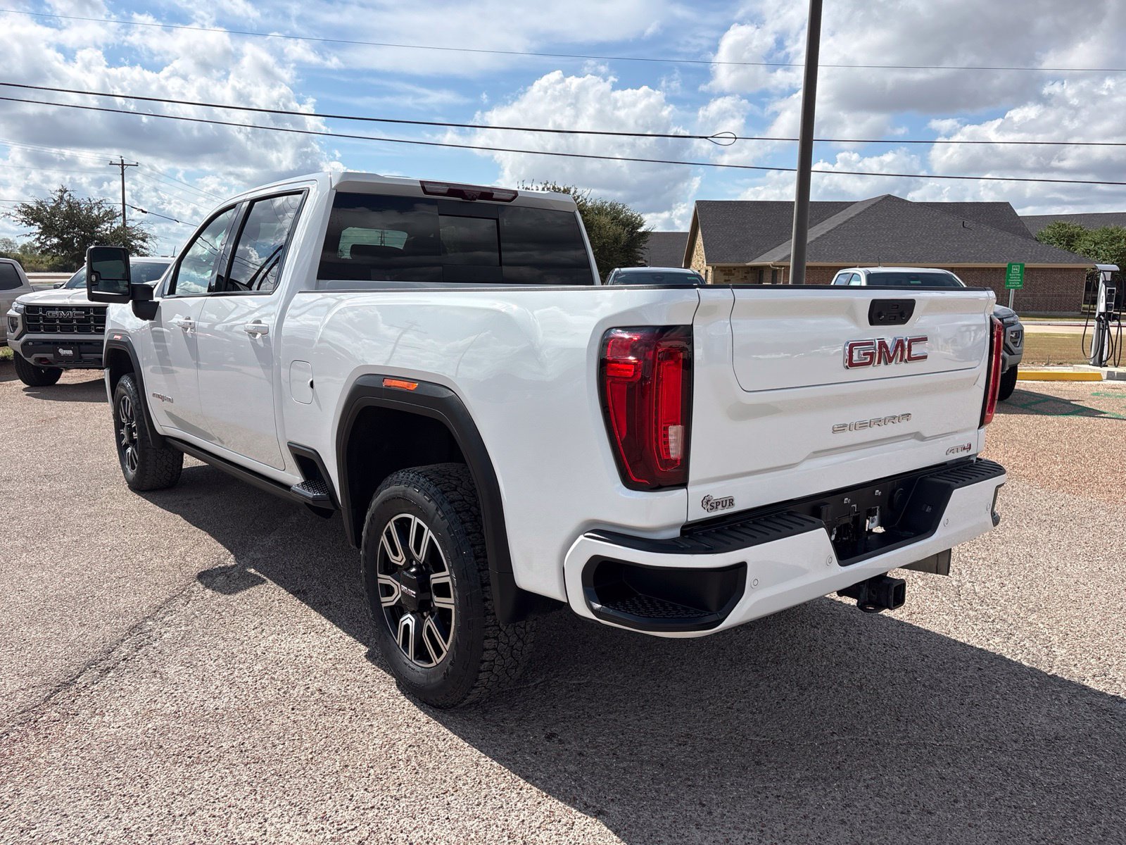 Used 2022 GMC Sierra 2500 AT4 w/ AT4 Premium Plus Package AWD/4WD image 4