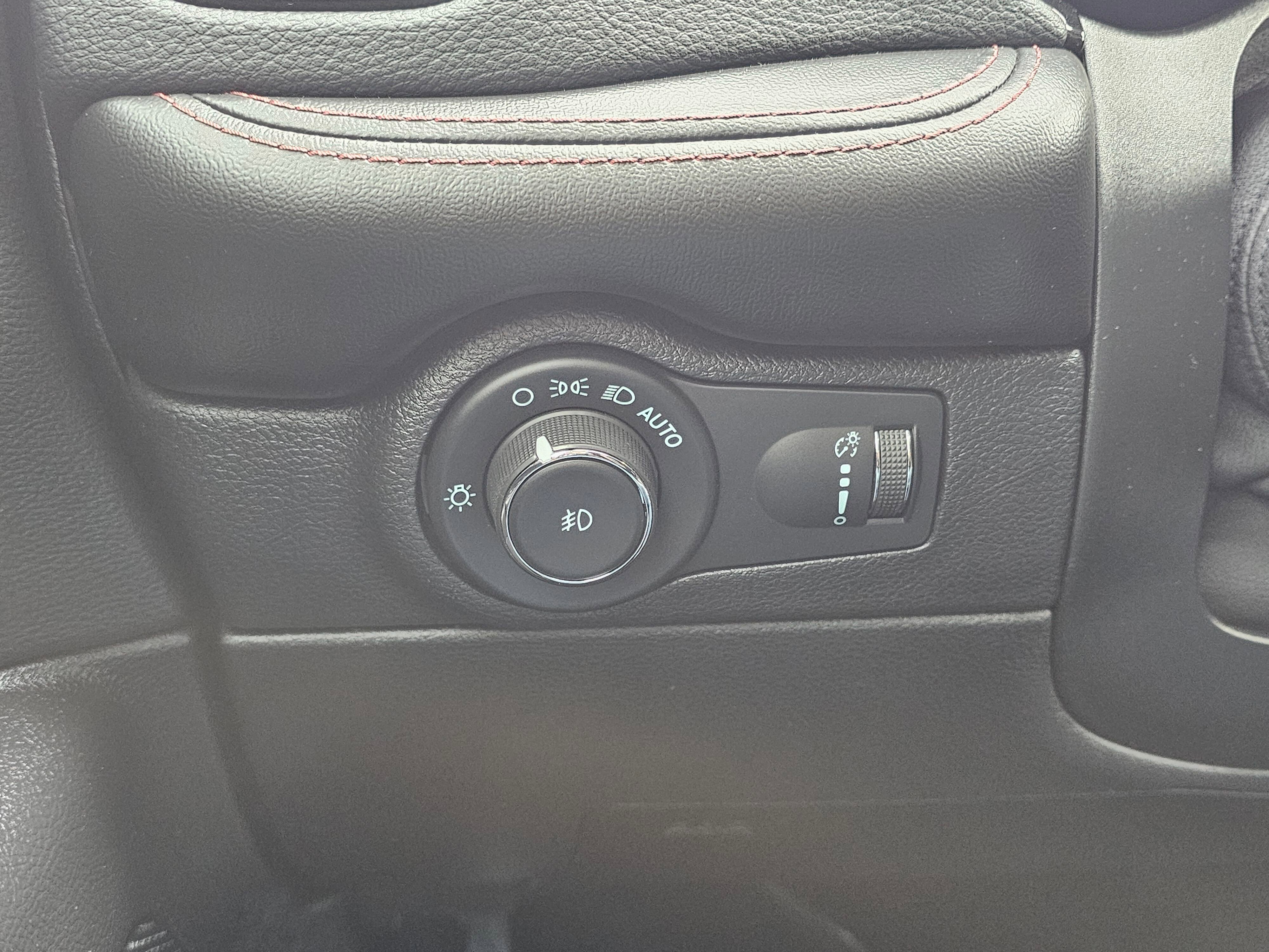 Used 2021 Dodge Durango R/T w/ Blacktop Package AWD/4WD image 27