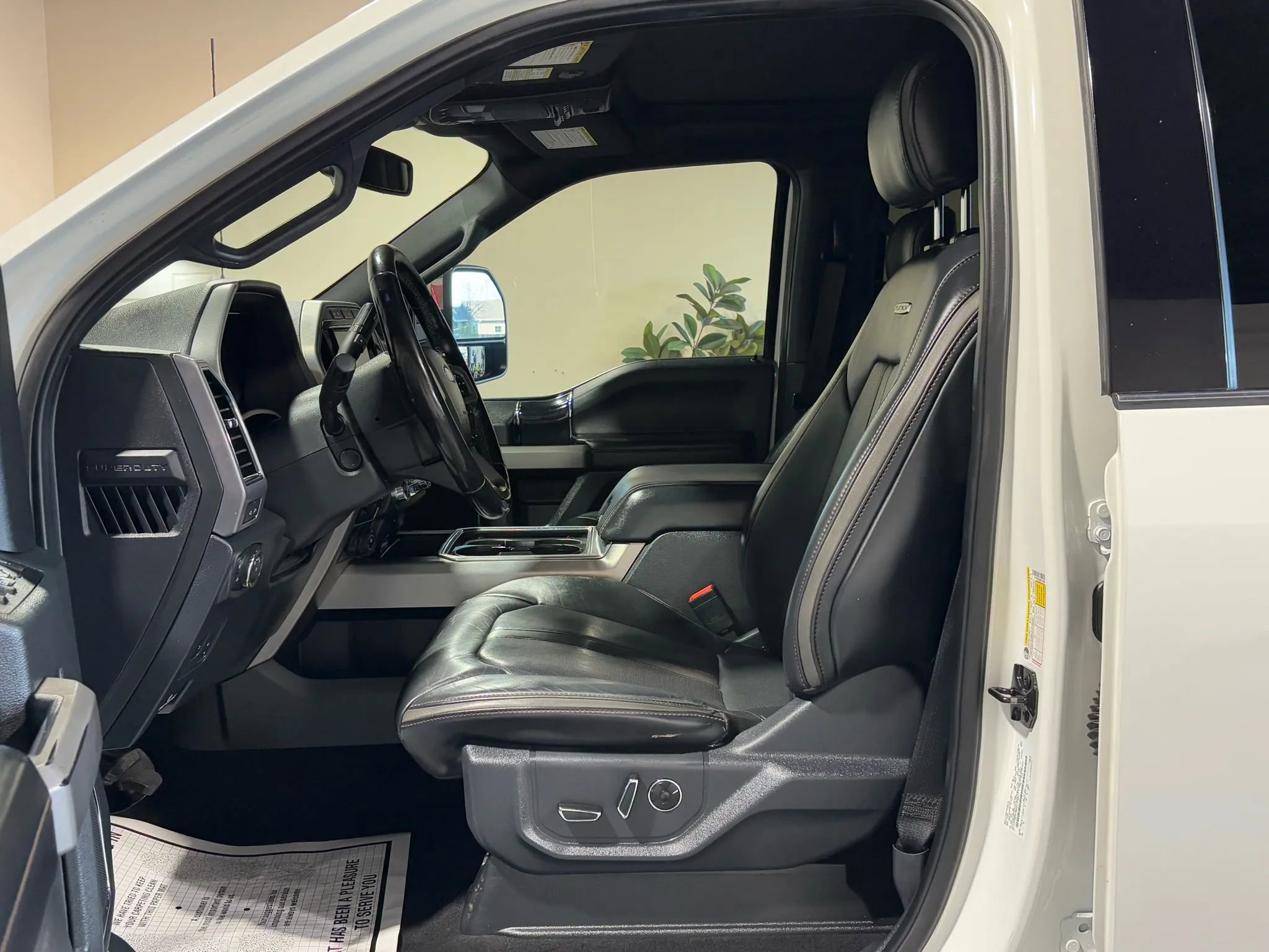 Used 2022 Ford F250 Platinum image 9