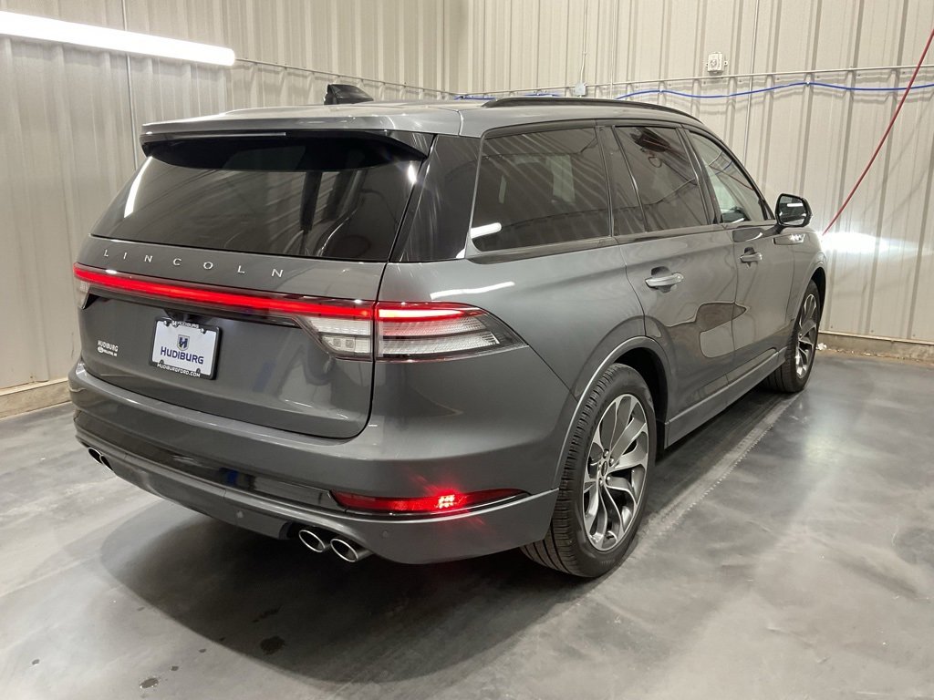 Used 2025 Lincoln Aviator Premiere w/ Jet Appearance Package image 24
