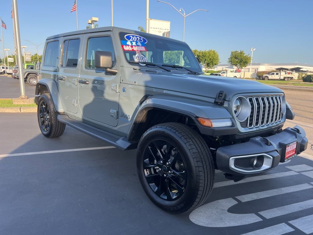 Used 2025 Jeep Wrangler Unlimited Sahara AWD/4WD image 9