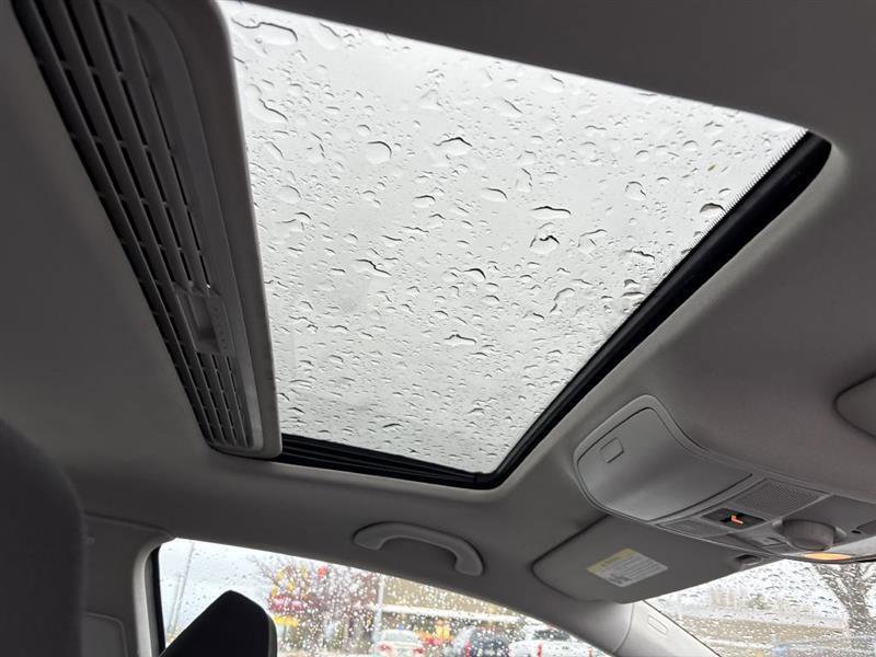 Used 2010 Volkswagen Golf 2-Door image 30