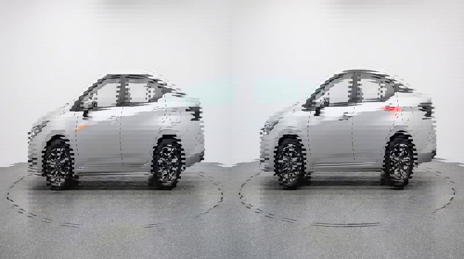 Used 2025 Nissan Versa SV image 4