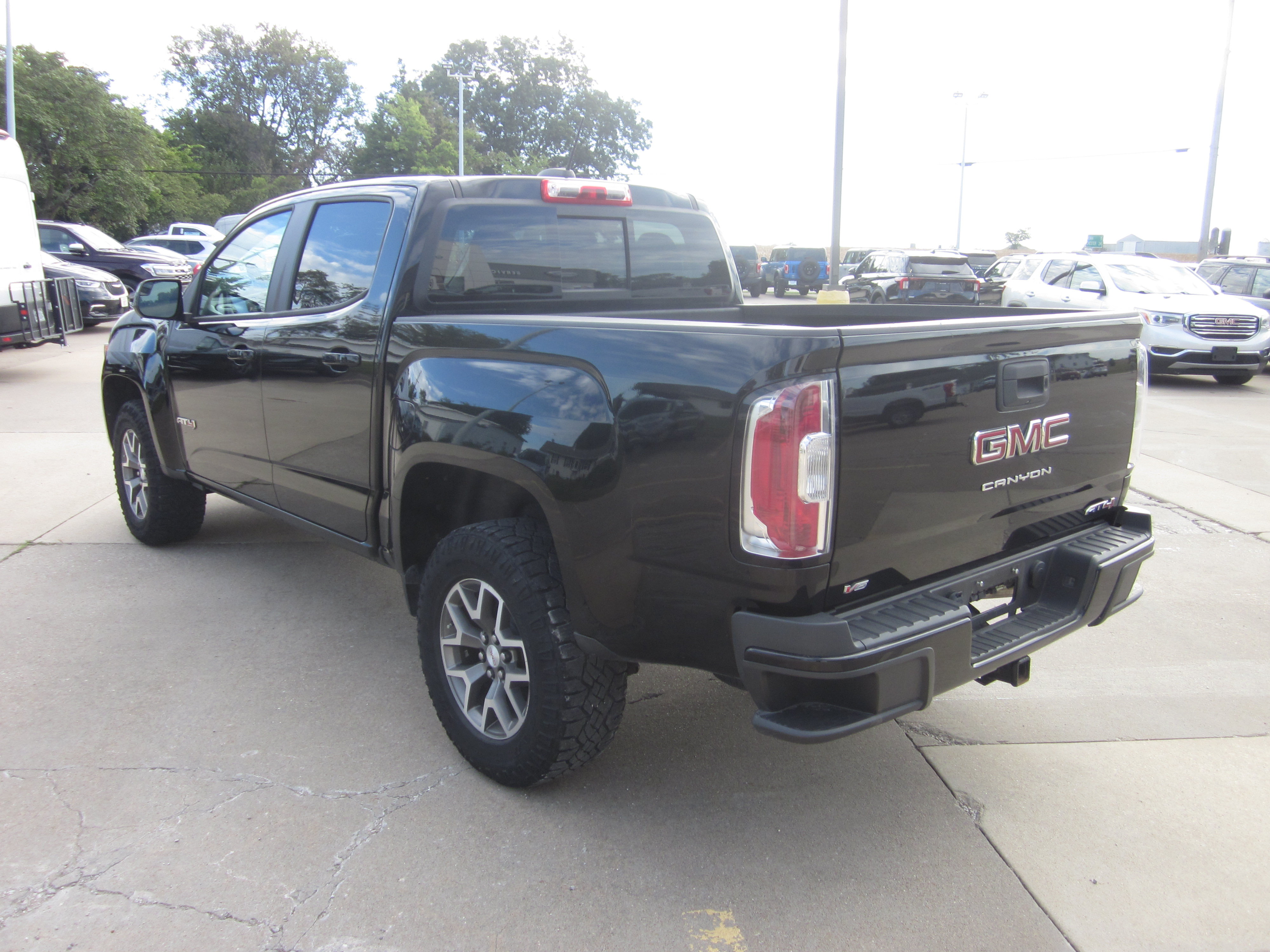 Used 2021 GMC Canyon AT4 w/ Trailering Package AWD/4WD image 4