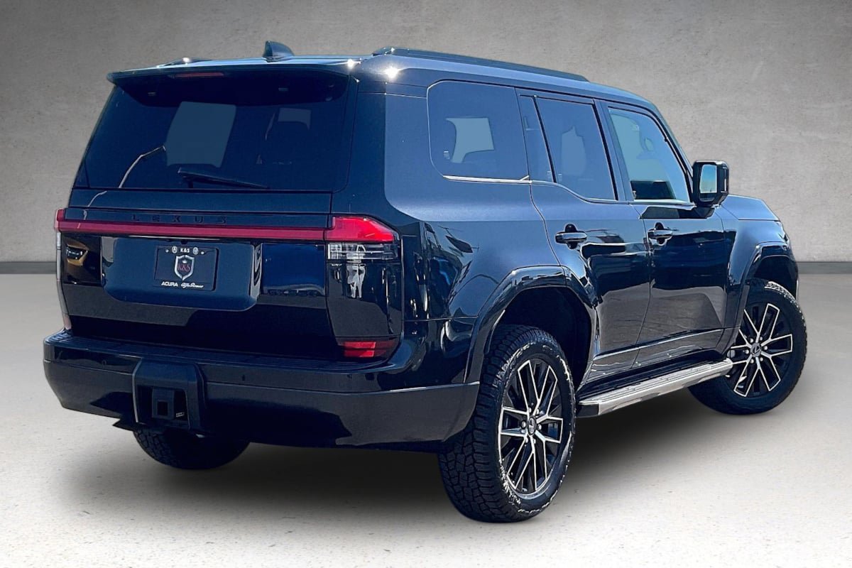 Used 2024 Lexus GX 550 w/ Accessory Package (Z1) AWD/4WD image 2