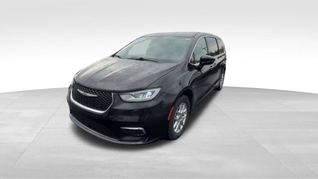 Used 2024 Chrysler Pacifica Touring-L FWD image 2