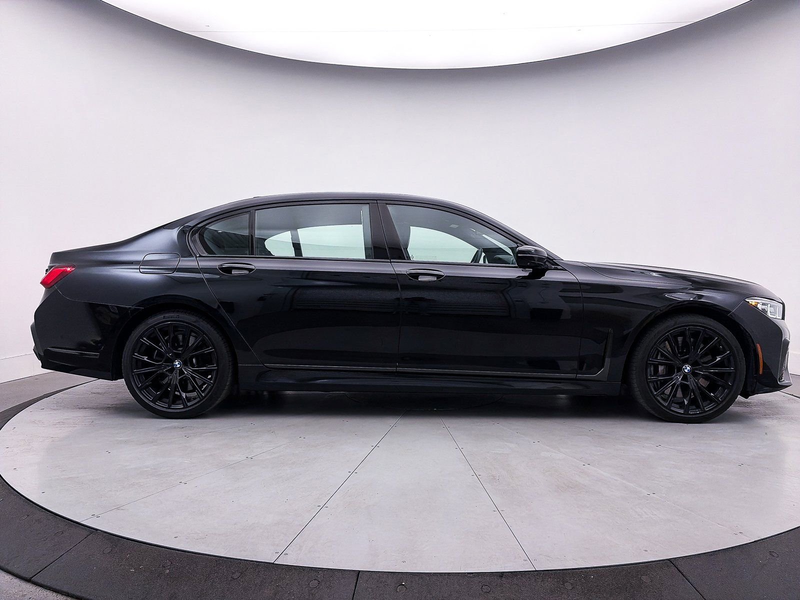 Used 2022 BMW 750i xDrive w/ Luxury Rear Seating Package image 44